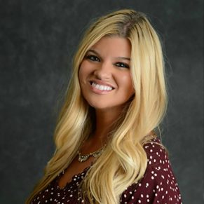 Lindsay Riggs headshot