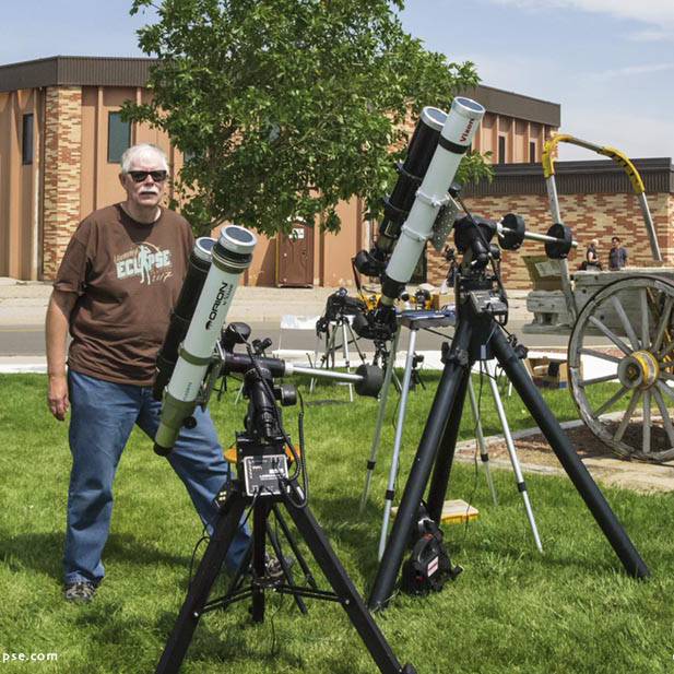 Fred Espenak and his many telescopes &ndash; 2017 Total Solar Eclipse / Photo: Fred Espenak