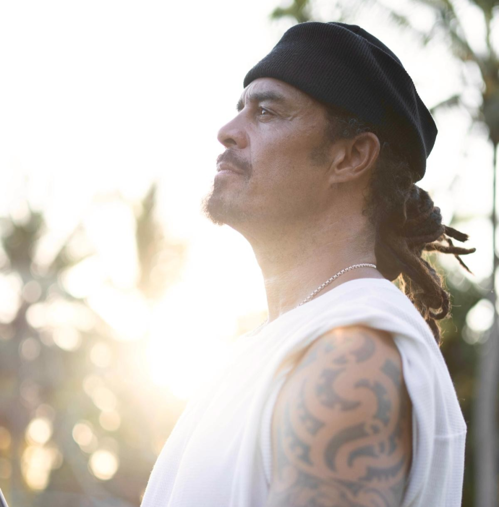 Michael Franti Trio – Heartstrings & Dynamite